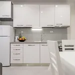 Drop In Luxury דירה *