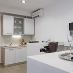 Drop In Luxury דירה *