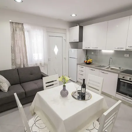 Drop In Luxury Apartment
