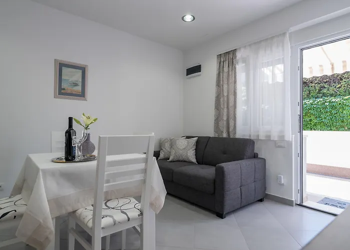 Drop In Luxury Apartment