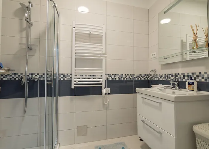 Drop In Luxury Apartment Split