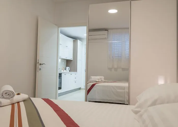 Drop In Luxury Apartment Split