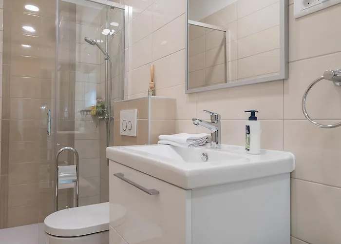 Drop In Luxury Apartment Split
